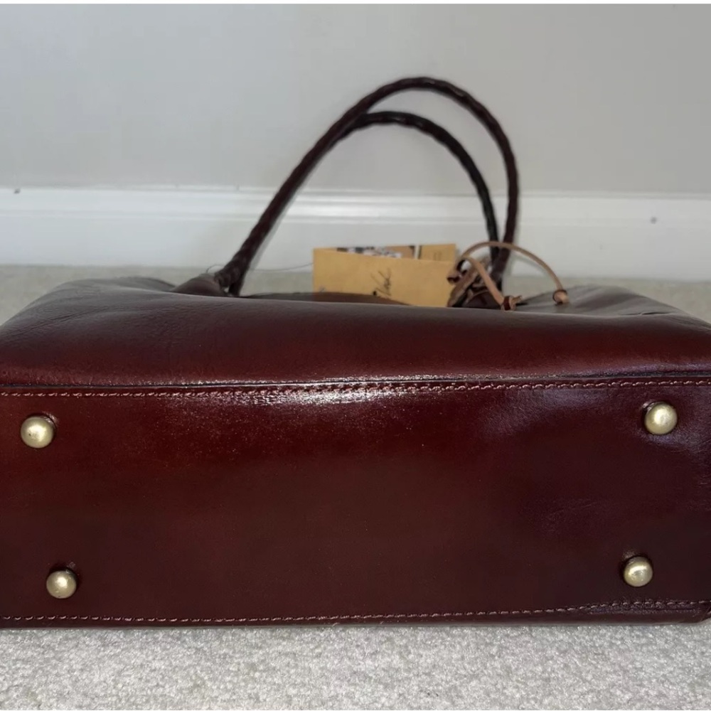 🔥NeW🔥 NWT The Leather Eastleigh Tote from Patricia Nash✨✨✨ - Picture 8 of 9